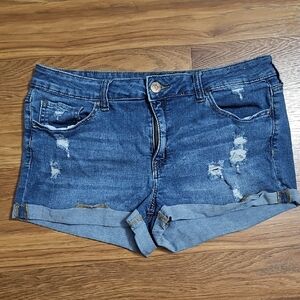 SO Distressed Low Rise Denim Shorts 17